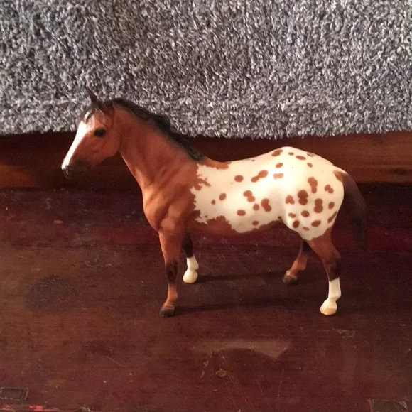 Spotted Brown and White Horse Figurine - Picture 5 of 5